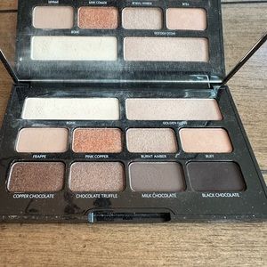 ⭐️NWOB⭐️ Bobbi Brown  NUDE ON NUDE eye pallet.  BRONZED NUDES EDITION.